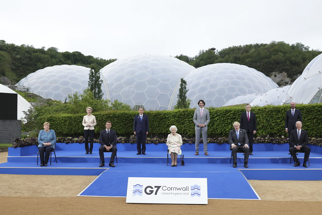 11/06/2021.Eden Project, G7 Leaders’ Summit, Cornwall. Her Majesty, Queen Elizabeth II, sits for a group photograph with all the G7 leaders at the Eden Project before the G7 leaders’ evening dinner and reception.